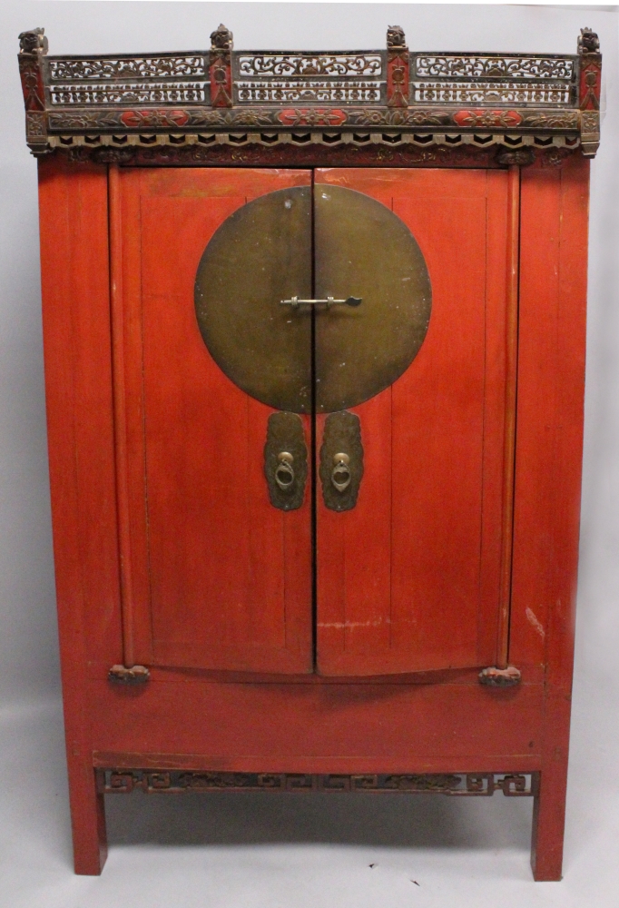 ANOTHER LARGE EARLY 20TH CENTURY CHINESE RED GROUND LACQUERED WOOD CABINET, with an elaborately - Image 2 of 7