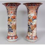 A LARGE PAIR OF 18TH CENTURY JAPANESE EDO PERIOD IMARI PORCELAIN BEAKER VASES, each painted with