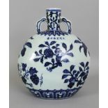 A CHINESE MING STYLE BLUE & WHITE PORCELAIN MOON FLASK, decorated with a variety of fruit sprays,