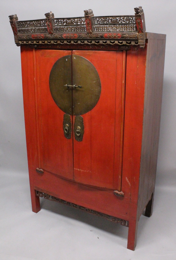 ANOTHER LARGE EARLY 20TH CENTURY CHINESE RED GROUND LACQUERED WOOD CABINET, with an elaborately