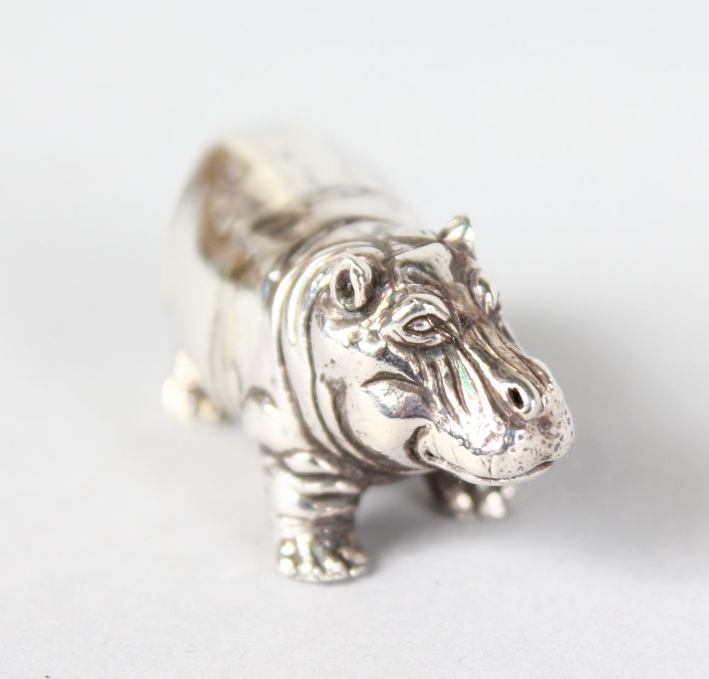 A SILVER MINIATURE HIPPO. - Image 4 of 4