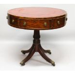 A SMALL GEORGIAN MAHOGANY CIRCULAR DRUM TABLE with inset leather top, alternate drawers with brass