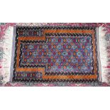 AN UNUSUAL PATTERN PERSIAN PRAYER RUG. 4ft 5ins x 2ft 10ins.