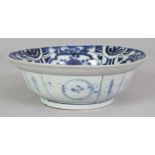 A SIMILAR 18TH CENTURY JAPANESE ARITA KRAAK STYLE BLUE & WHITE PORCELAIN BOWL, 5.7in diameter & 1.