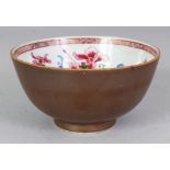 A SIMILAR SMALL EARLY/MID 18TH CENTURY CHINESE BATAVIAN FAMILLE ROSE PORCELAIN BOWL, 4.25in diameter