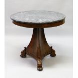 AN EARLY 19TH CENTURY FRENCH CIRCULAR MARBLE TOP GUERIDON, with triangular centre support on three