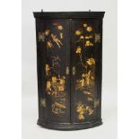 A 19TH CENTURY BLACK LACQUER AND CHINOISERIE DECORATED HANGING CORNER CUPBOARD, the pair of doors