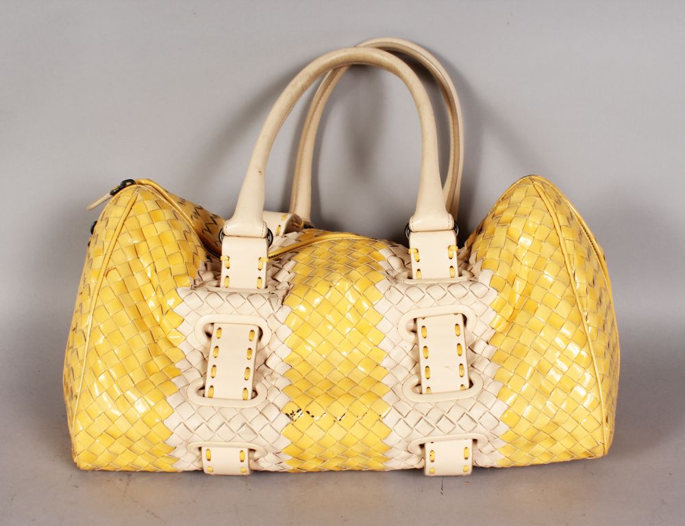 A BOTTEGA VENETA YELLOW AND CREAM WOVEN LEATHER HANDBAG.