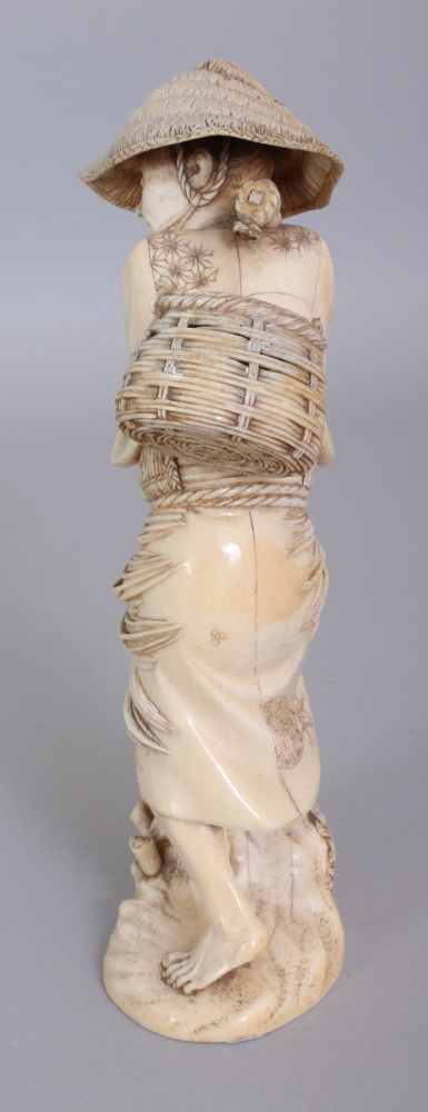 A GOOD QUALITY SIGNED JAPANESE MEIJI PERIOD IVORY OKIMONO OF AN ARTISAN, standing on rockwork and - Image 4 of 8