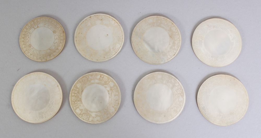 A GROUP OF SEVEN GOOD QUALITY EARLY/MID 19TH CENTURY CHINESE EXPORT CIRCULAR MOTHER-OF-PEARL - Image 5 of 6