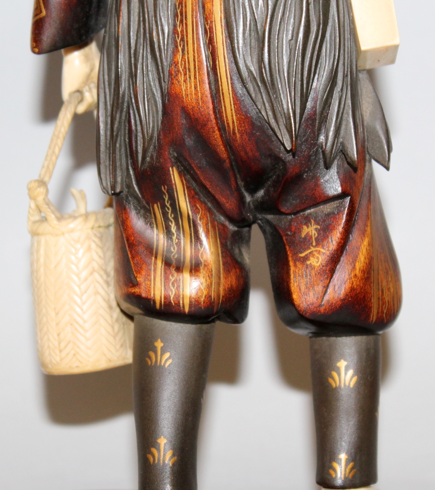 A GOOD SIGNED JAPANESE MEIJI/TAISHO PERIOD LACQUERED WOOD & IVORY SECTIONAL FIGURE OF A FISHERMAN, - Image 5 of 8