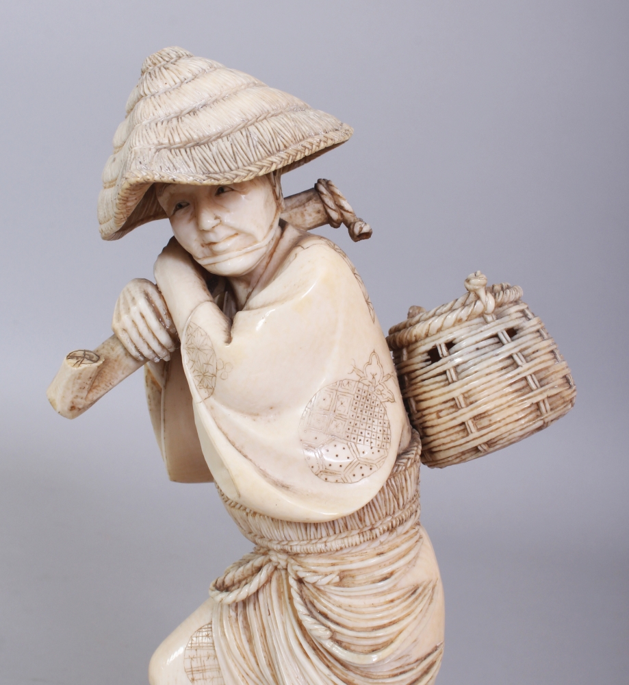 A GOOD QUALITY SIGNED JAPANESE MEIJI PERIOD IVORY OKIMONO OF AN ARTISAN, standing on rockwork and - Image 5 of 8