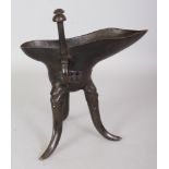 A GOOD CHINESE MING DYNASTY BRONZE JUE TRIPOD CENSER, weighing 810gm, the curved triangular-