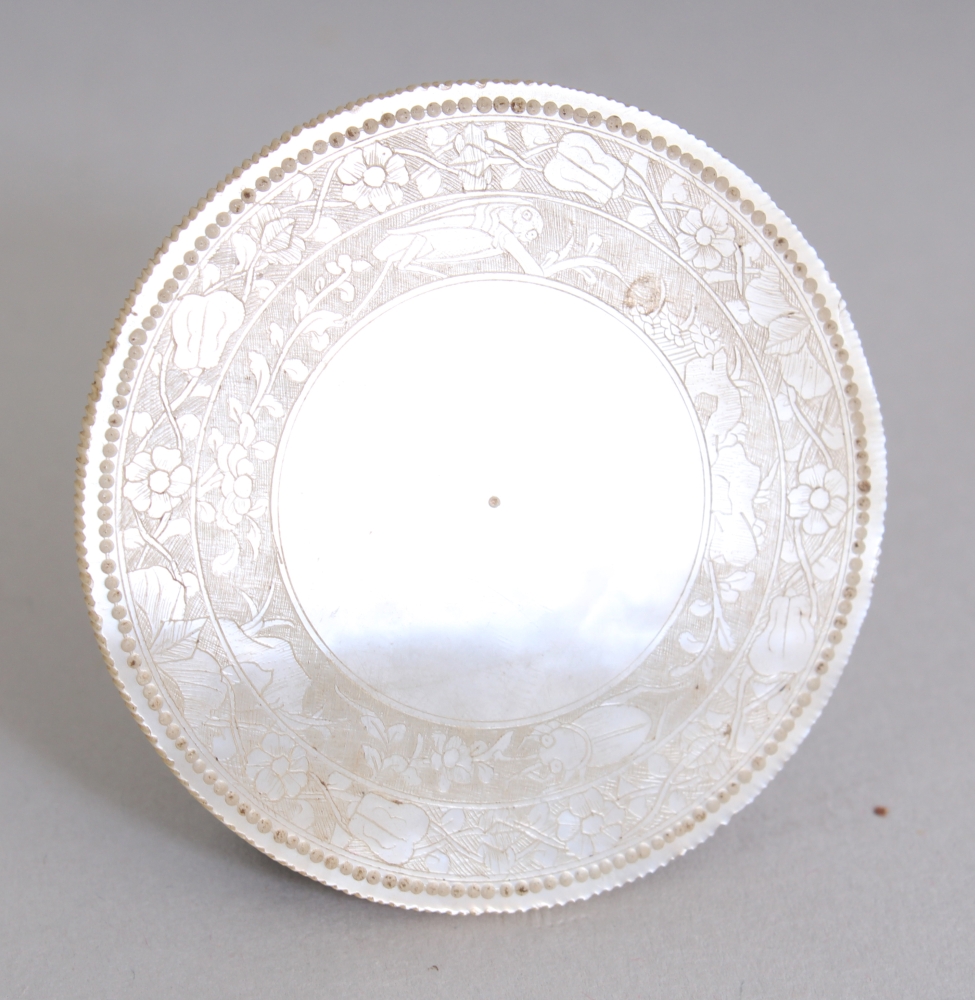 A GROUP OF SEVEN GOOD QUALITY EARLY/MID 19TH CENTURY CHINESE EXPORT CIRCULAR MOTHER-OF-PEARL - Image 6 of 6