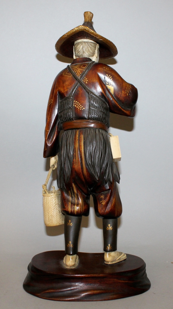 A GOOD SIGNED JAPANESE MEIJI/TAISHO PERIOD LACQUERED WOOD & IVORY SECTIONAL FIGURE OF A FISHERMAN, - Image 2 of 8