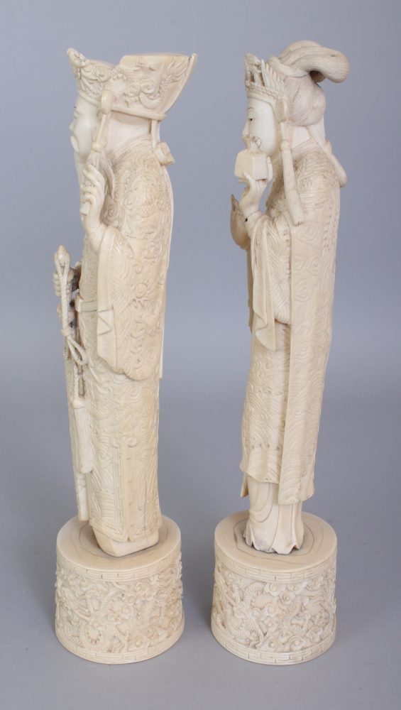 A GOOD PAIR OF EARLY 20TH CENTURY CHINESE IVORY FIGURES OF AN EMPEROR & AN EMPRESS, each standing on - Image 4 of 8