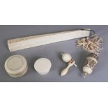 A GROUP OF FIVE EARLY 20TH CENTURY ORIENTAL IVORY ITEMS, including a fan, the fan 8in long when