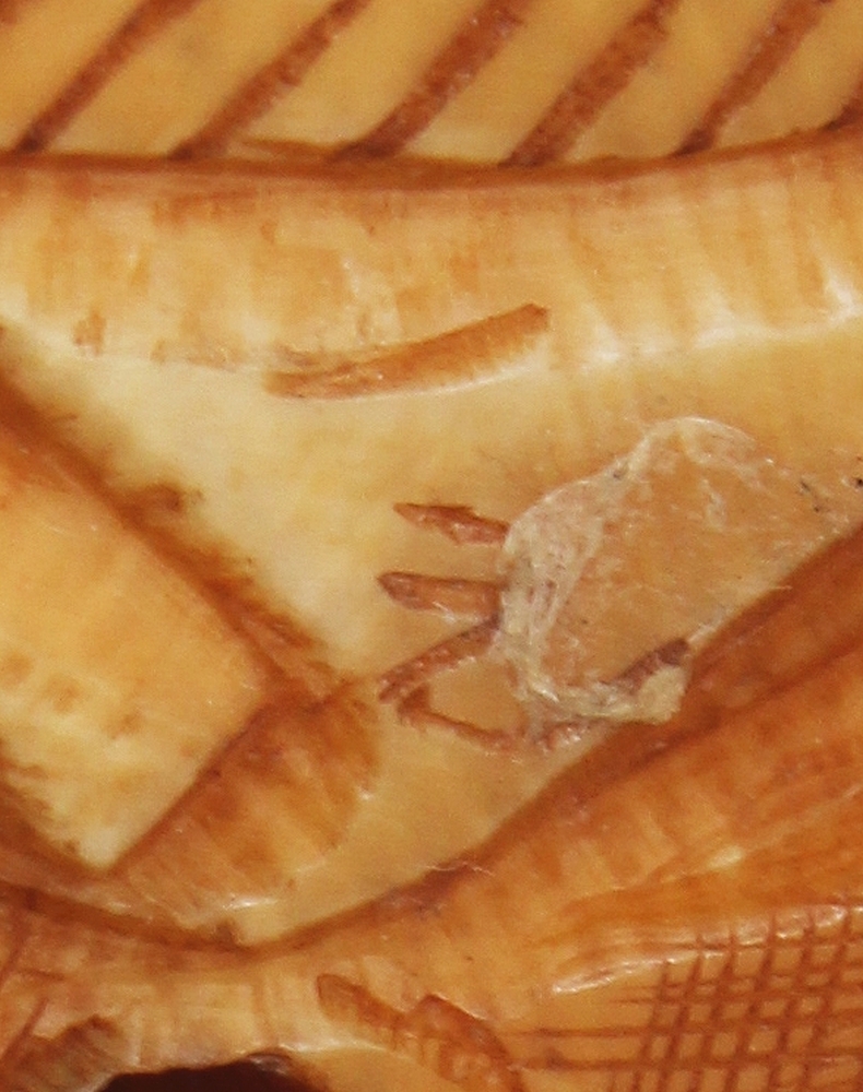 A SIGNED JAPANESE MEIJI PERIOD IVORY NETSUKE OF A SEATED BASKET SELLER, the base with an engraved - Image 6 of 6