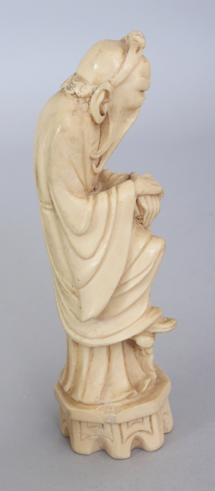 A CHINESE IVORY-STYLE FIGURE OF THE IMMORTAL LI TIEGUAI, leaning forward on his crutch, 5.25in - Image 2 of 7