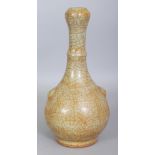 A CHINESE YUAN/MING STYLE GE CRACKLEGLAZE PORCELAIN BOTTLE VASE, with a garlic mouth and