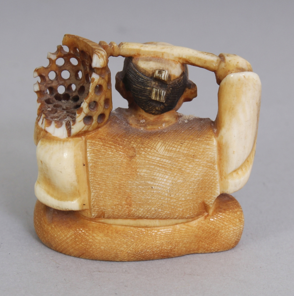 A SIGNED JAPANESE MEIJI PERIOD IVORY NETSUKE OF A SEATED BASKET SELLER, the base with an engraved - Image 3 of 6