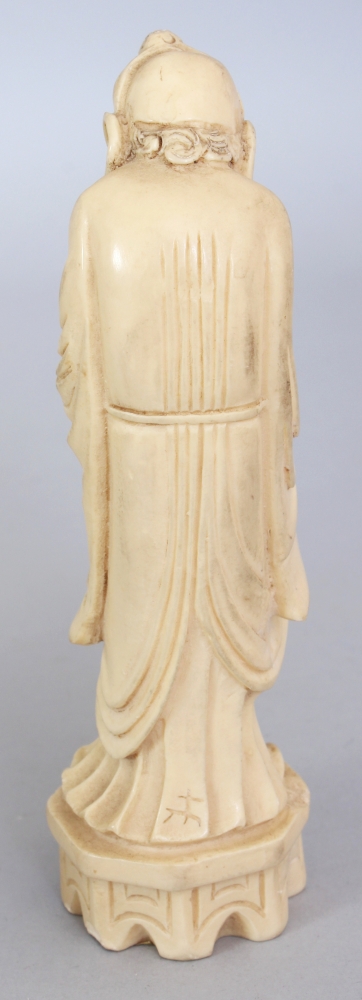 A CHINESE IVORY-STYLE FIGURE OF THE IMMORTAL LI TIEGUAI, leaning forward on his crutch, 5.25in - Image 3 of 7