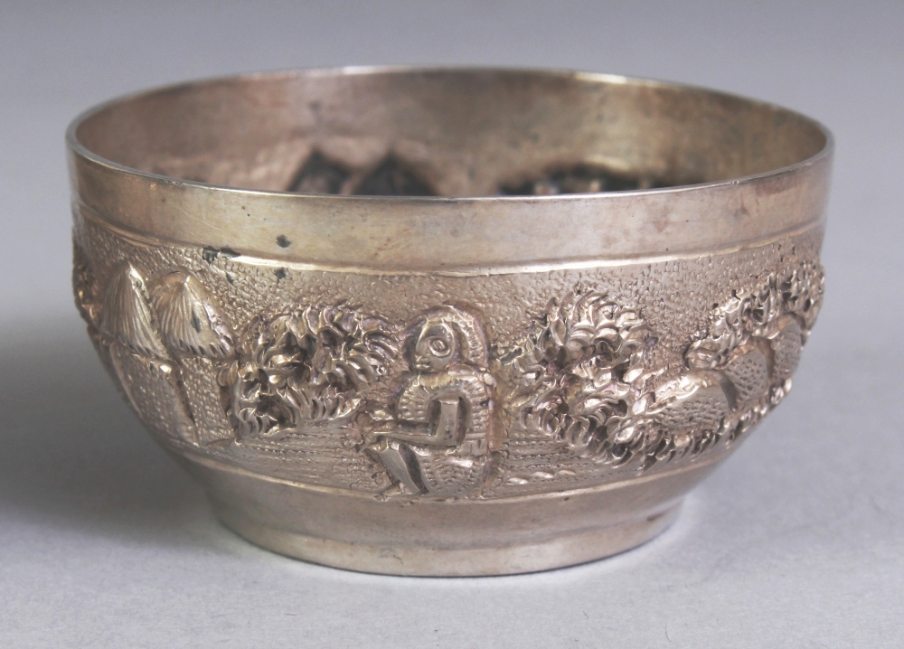 A PAIR OF EARLY/MID 20TH CENTURY INDIAN SILVER-METAL SALTS, weighing approx. 52gm, the sides of each - Image 3 of 6