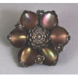 A GOOD QUALITY EARLY 20TH CENTURY JAPANESE SILVER & ABALONE BROOCH, of flowerhead form, the