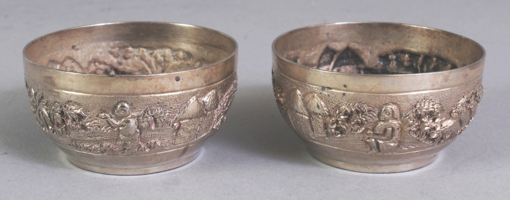 A PAIR OF EARLY/MID 20TH CENTURY INDIAN SILVER-METAL SALTS, weighing approx. 52gm, the sides of each - Image 2 of 6