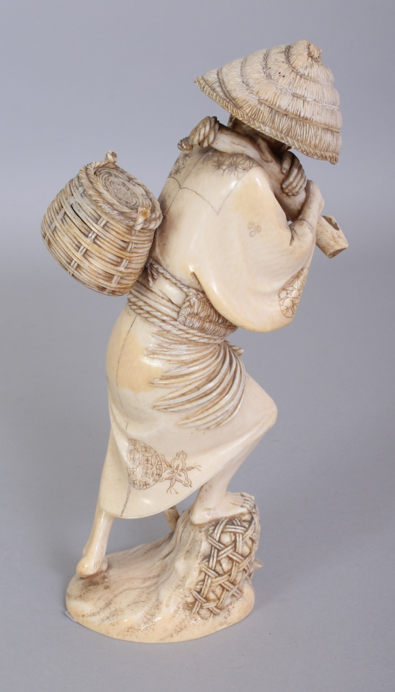 A GOOD QUALITY SIGNED JAPANESE MEIJI PERIOD IVORY OKIMONO OF AN ARTISAN, standing on rockwork and - Image 3 of 8