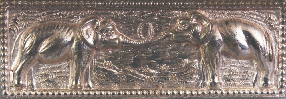 A SOUTH-EAST ASIAN SILVER-METAL RECTANGULAR PILL BOX, weighing approx. 29gm, the cover embossed with - Image 7 of 8