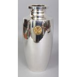 A FINE QUALITY EARLY 20TH CENTURY JAPANESE SILVER IMPERIAL PRESENTATION VASE, weighing approx.