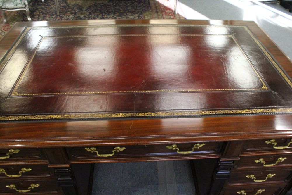 A SUPERB HARRODS "GILLOW MODEL" MAHOGANY PARTNERS DESK with inset leather top tooled in gilt, one - Image 3 of 3