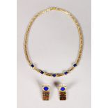A 15CT YELLOW GOLD LAPIS SET NECKLACE AND EARRINGS.