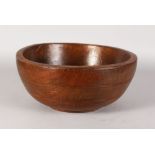 A GOOD LARGE WOODEN CIRCULAR BOWL. 13ins diameter, 6.5ins high.