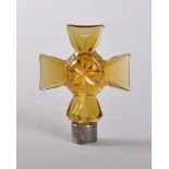 A MALTESE CROSS AMBER GLASS SCENT BOTTLE, CIRCA. 1820, with silver stopper. 4.5cms. Provenance: