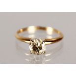 AN 18CT GOLD SINGLE STONE DIAMOND RING.