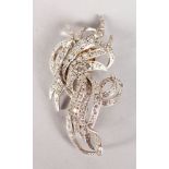 A VERY GOOD 18CT WHITE GOLD DIAMOND SET BROOCH.