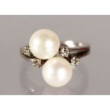 A 14CT GOLD, PEARL AND DIAMOND RING.