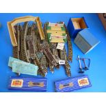 HORNBY DUBLO QTY OF 3 R TRACK, D1 FOOTBRIDGE, LEVEL CROSSING, BOXED CROSSOVERS