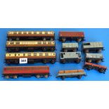 HORNBY DUBLO 4 TINPLATE COACHES ( 3 X WR 1X LM) PLUS 6 U/B WAGONS