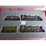 BACHMANN CASED SET OF 4930 HAGLEY HALL & 7819 HINTON MANOR