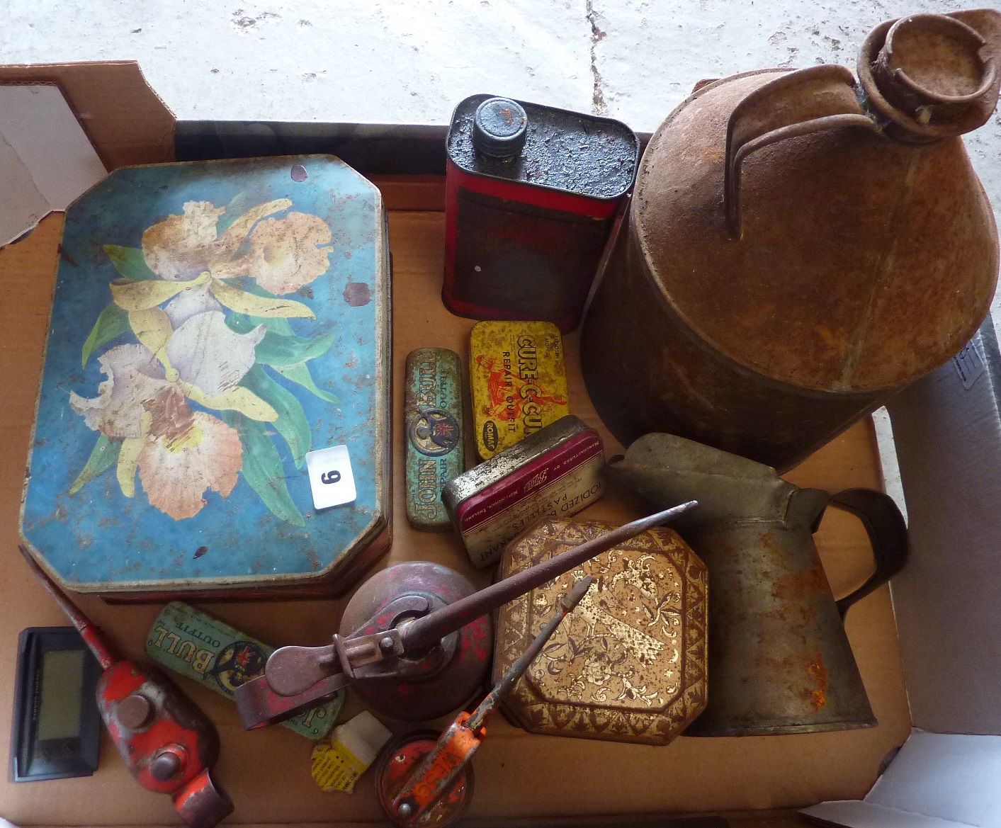 OLD OIL CANS & TINS