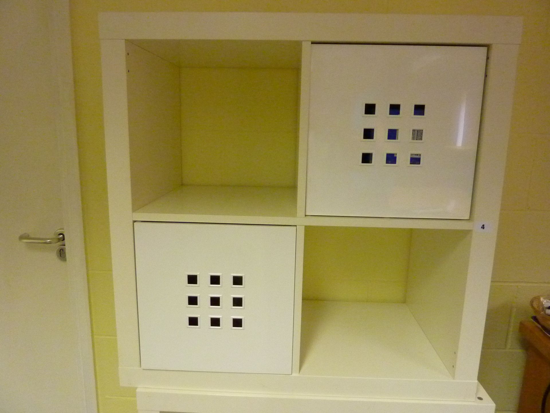 STORAGE CABINET (OPTION)