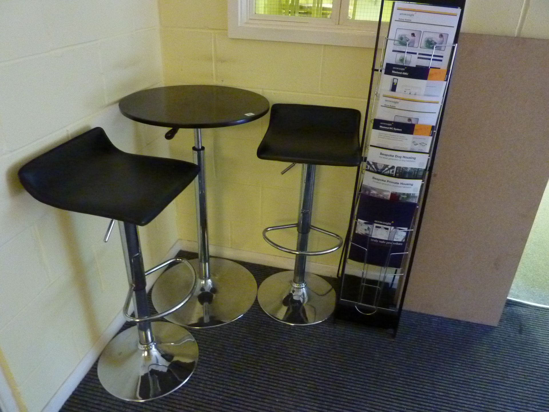 BREAKFAST TABLE AND 2 STOOLS