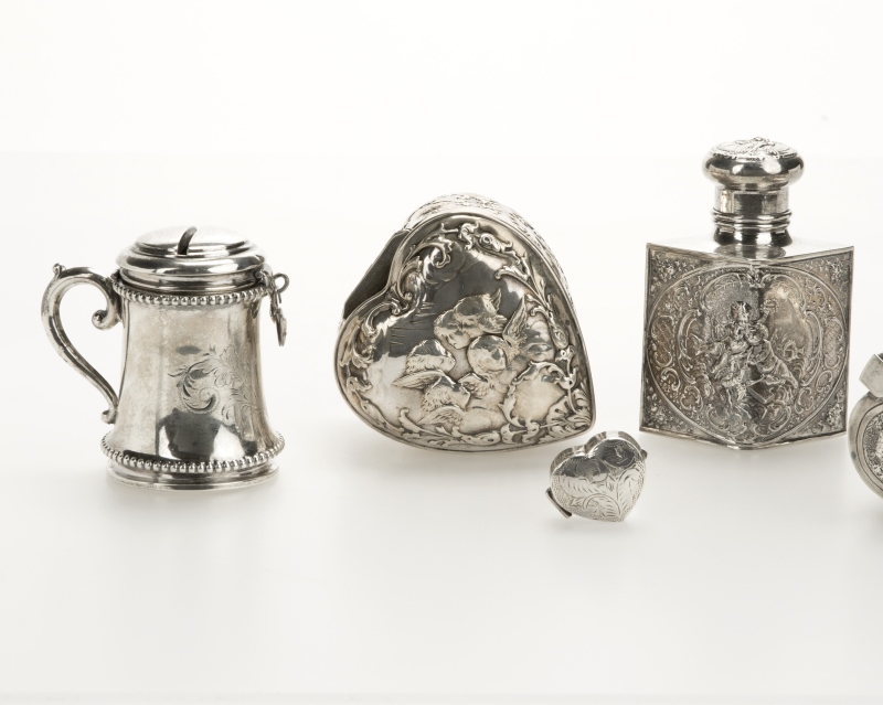 A selection of 6 Continental silver boxes - Image 2 of 6