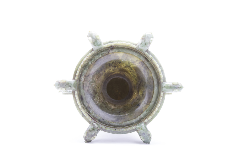A Chinese carved nephrite jade censer - Image 5 of 5