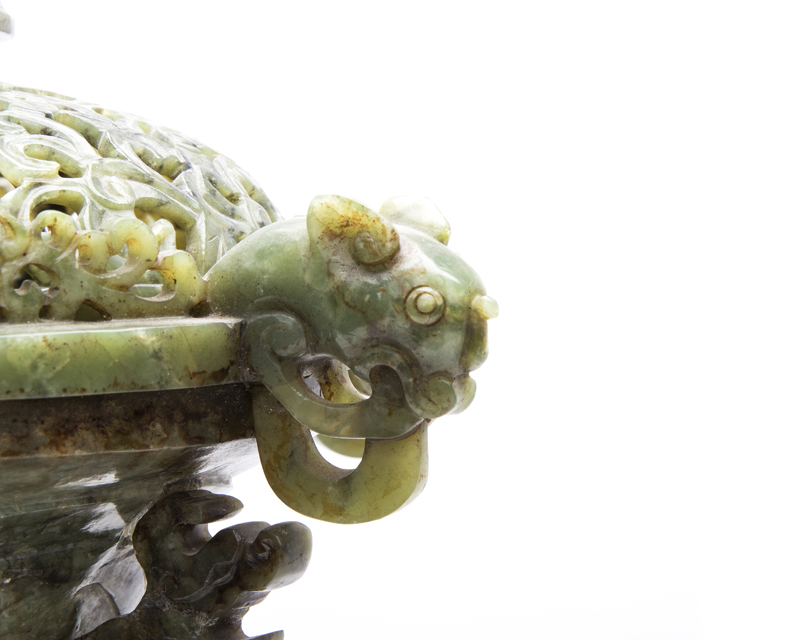 A Chinese carved nephrite jade censer - Image 2 of 5