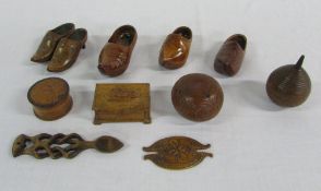 Various treen inc shoes & boxes