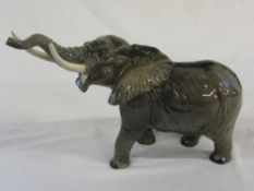 Large Beswick elephant L 34 cm H 26 cm